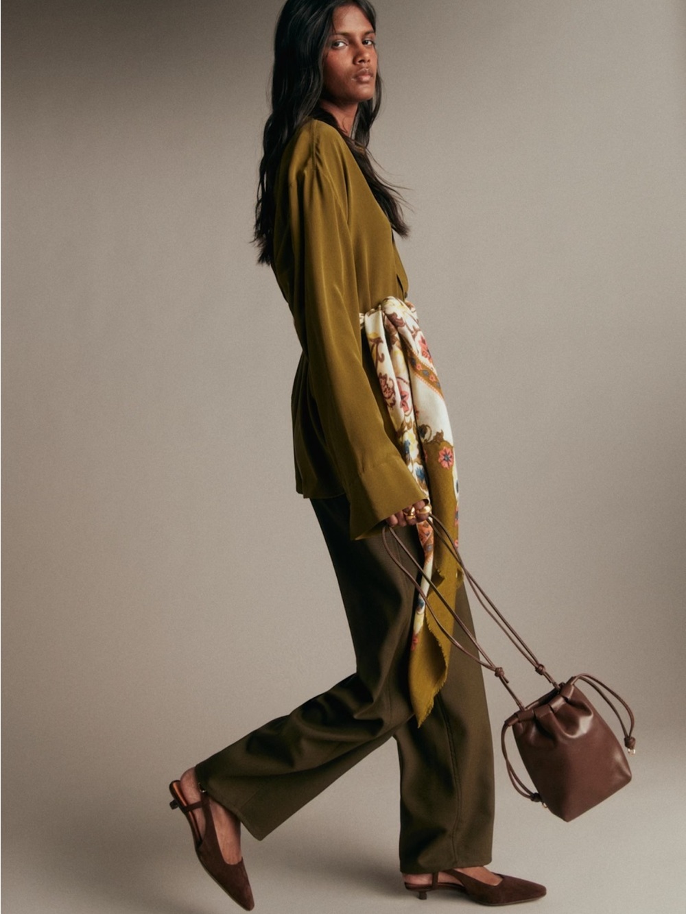Sezane Elegant Floral Print Wool Pio Scarf in Olive and Cream - Picture 4 of 9